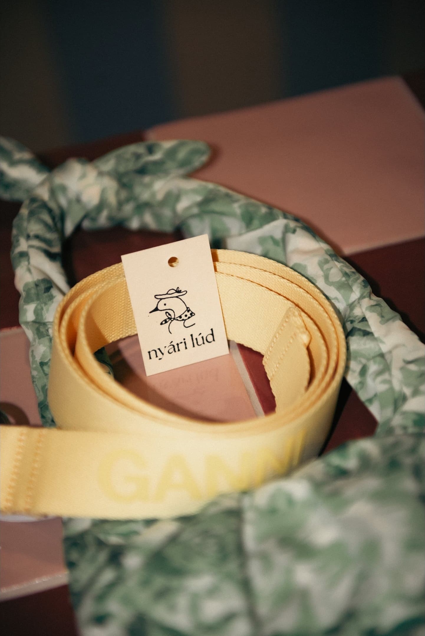 Nyári lúd — sárga öv hangtag-gel